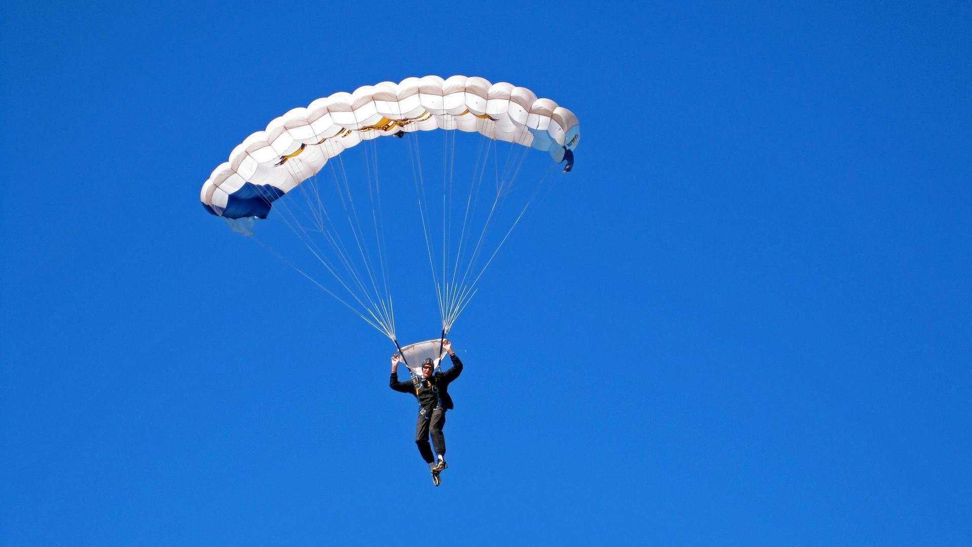 国际赛车赛事迎来多场高速对决，国际赛车比赛视频2018